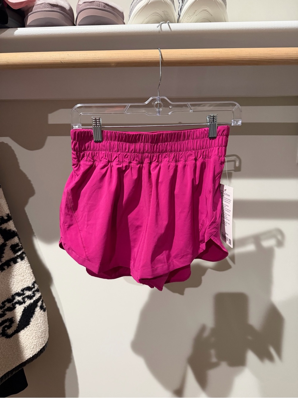 Lululemon Track That Ripe Raspberry — Size 8 — NWT